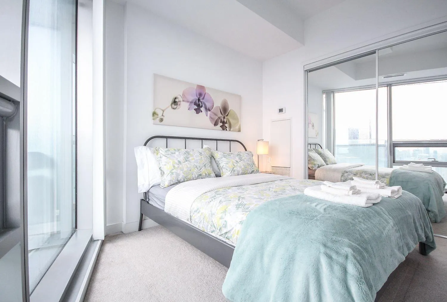 Sarkar Suites - Entertainment District Toronto Apartment