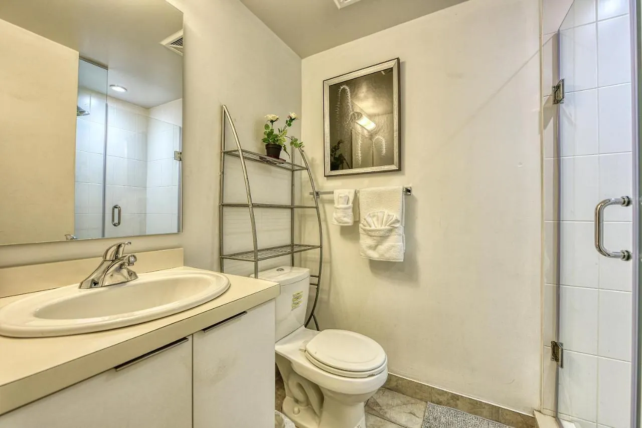 Sarkar Suites - Entertainment District Toronto Apartment