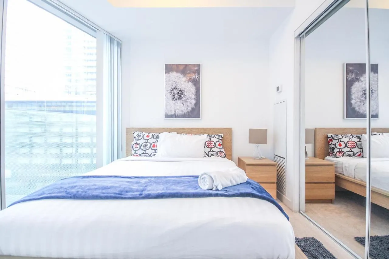 Sarkar Suites - Entertainment District Toronto Apartment