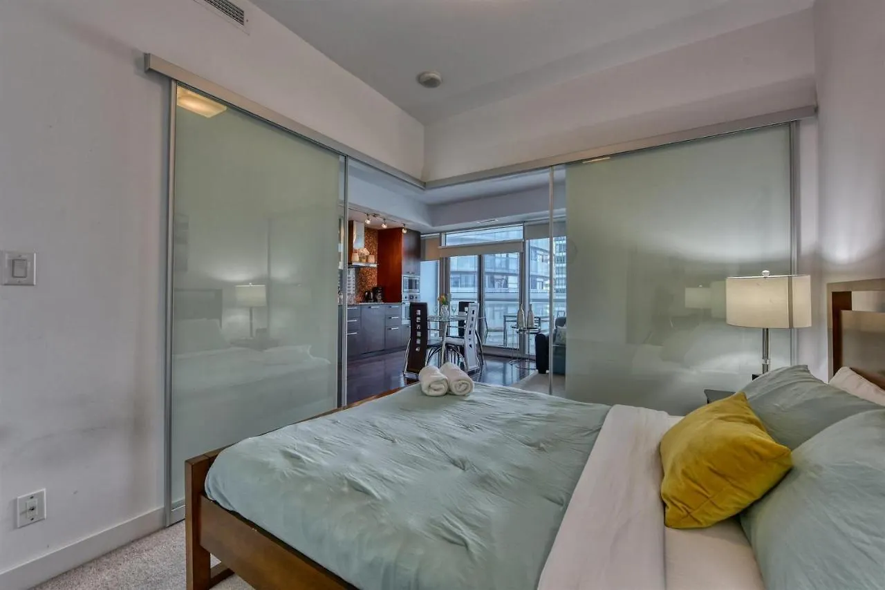 Sarkar Suites - Entertainment District Toronto Apartment